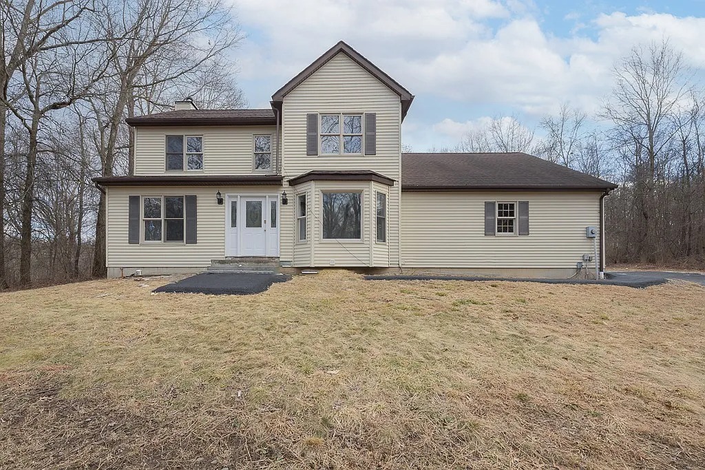5 Bedrooms · 3 Baths House — Washingtonville