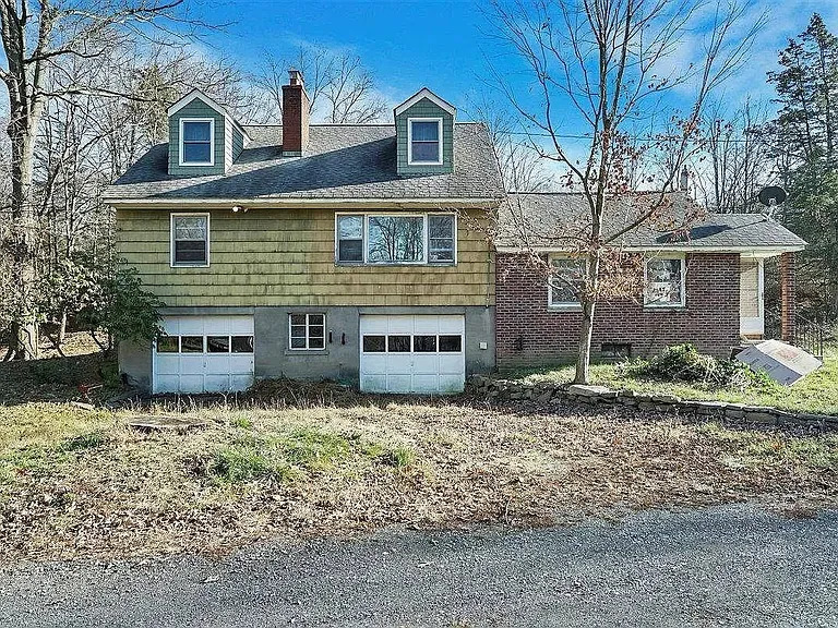 4 Bedrooms · 2 Baths House — Washingtonville