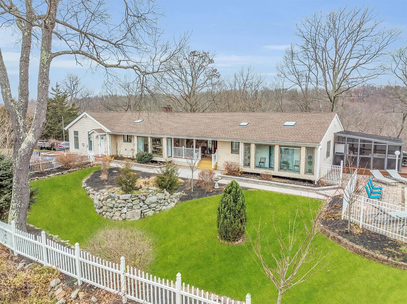 5 Bedrooms · 3 Baths House — Monroe
