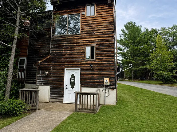 2 Bedrooms · 2 Baths Duplex — Woodridge